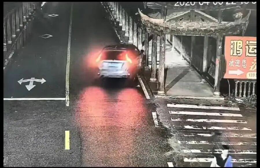 开云体育官网-车坠河5人死亡真相曝光：新手女司机&amp;quot;赶鸭子上架&amp;quot;，丈夫问题更大